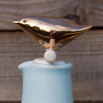 Gold lustre bird stopper