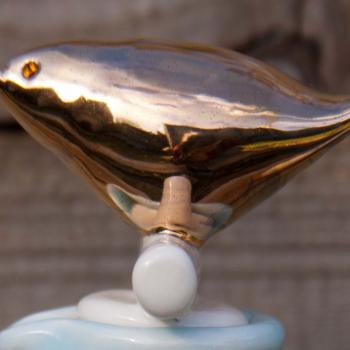 Gold lustre bird stopper